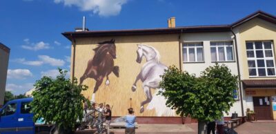 Mural na stulecie urodzin profesora Ludwika Maciąga na ścianie Miejskiego Ośrodka Kultury w Janowie Podlaskim